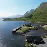 Lofoten Fjordcamp * Valberg